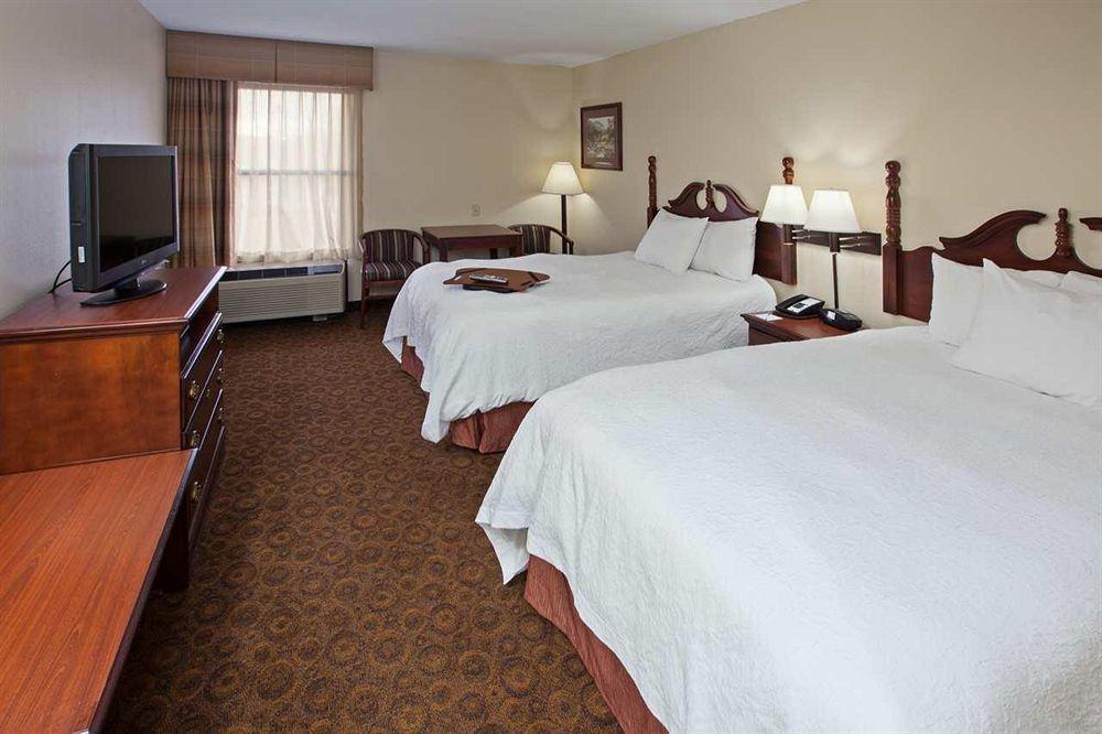 Hampton Inn Dickson Extérieur photo